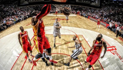 爱游戏体育官方入口-关键瞬间：王强立下汗马功劳，末节5次得分助队取胜！，2005王强