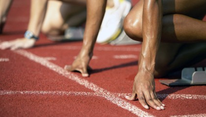 爱爱游戏-_年轻力量崛起：新星夺得温网冠军_，温网最年轻男单冠军